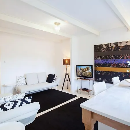 Luxurious Bella Bed & Breakfast 3*